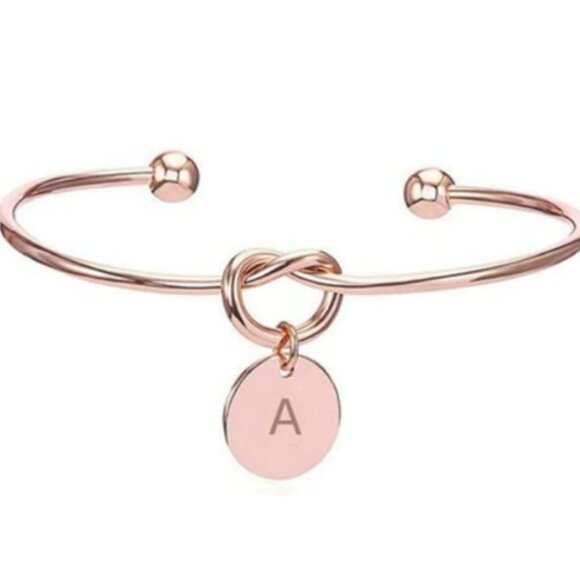 ✨ Rose Gold Knot Bangle with Custom Initial Charm – All Letters Available! - Picture 1 of 1